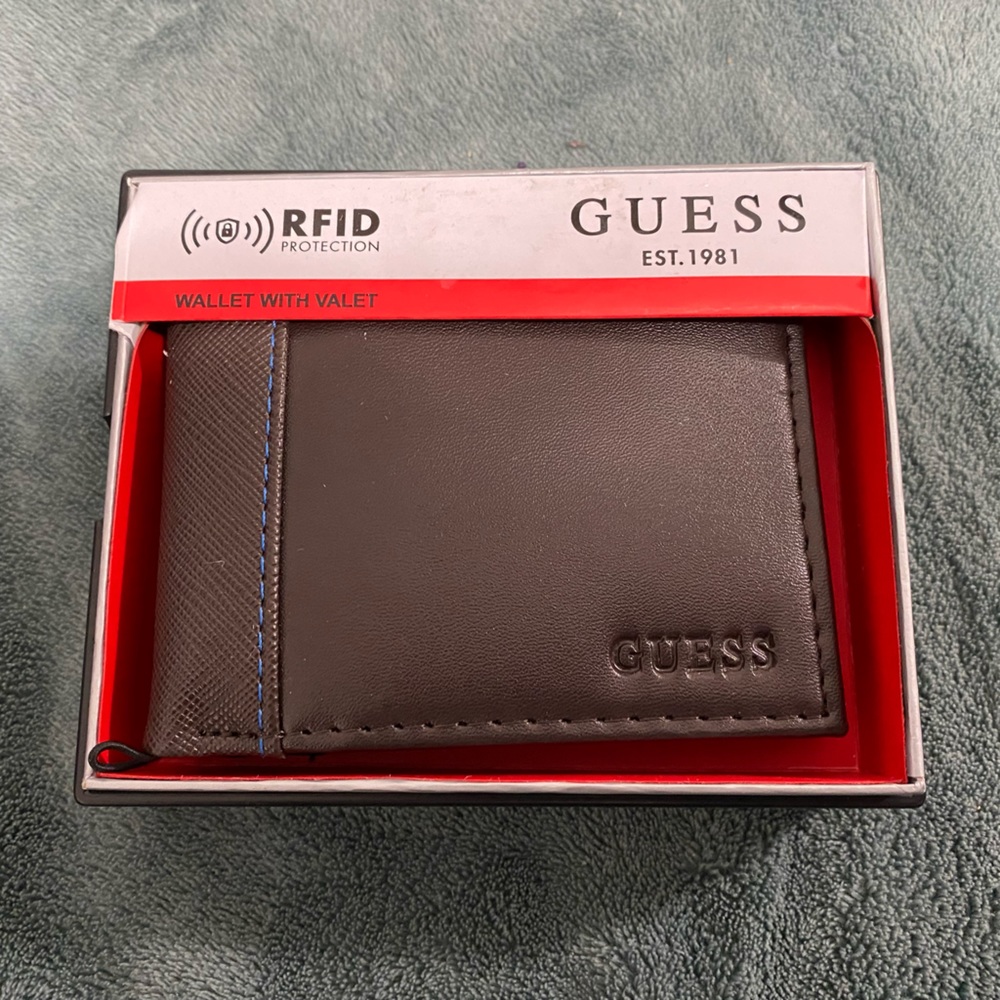 Men’s Guess brand wallet new